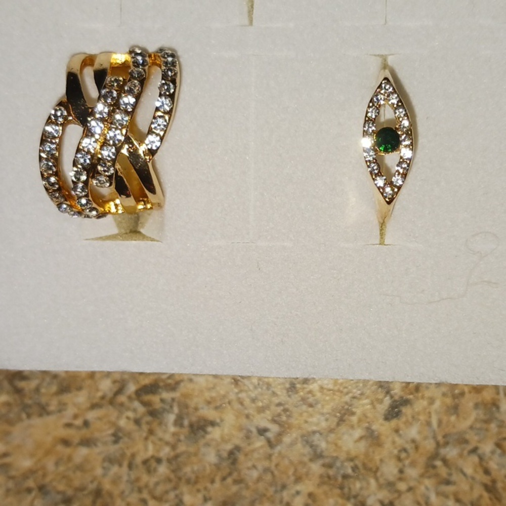 ⭐️Ring #4⭐️ 4.5 Size Rings. NWT. Silver colors, gold colors, faux diamonds. - Picture 10 of 16
